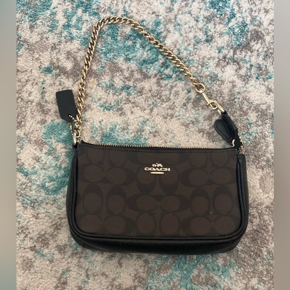 👛Coach Signature Canvas purse with chain handle:EUC. Rarely used. - Picture 3 of 15